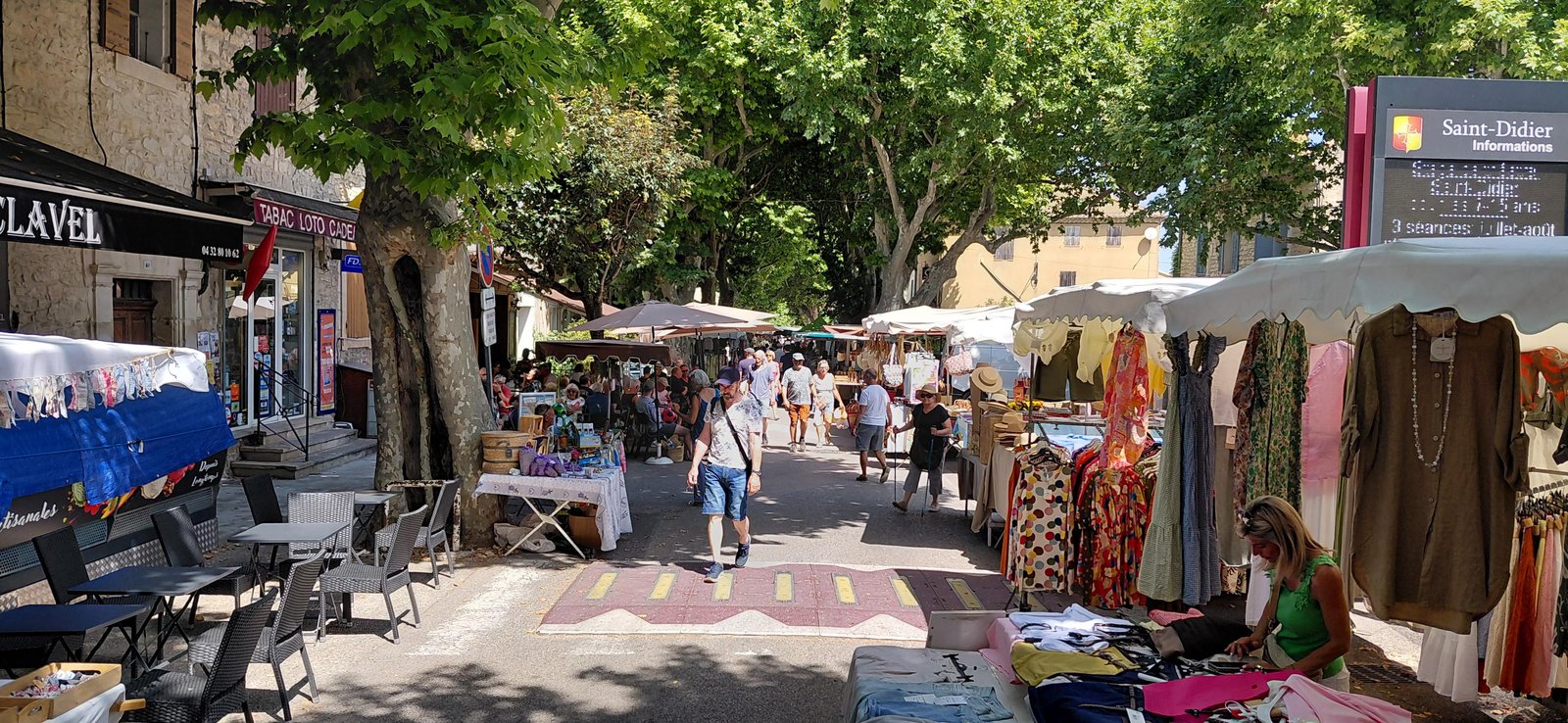 Le traditionnel marché Provençal du lundi